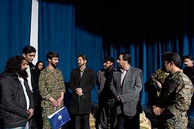 حضور سرپرست حوزه هنری استان یزد در جمع عوامل نمایش "خودکشی احمقانه یک سرباز"