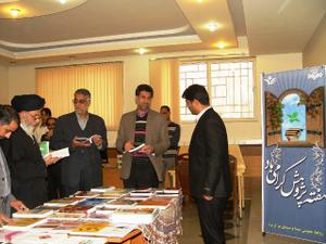 بازدیدمدیر کل ارشاد  از نمایشگاه آثار پژوهشی صداوسیمای یزد