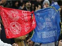 کرکری تماشاگران دربی شروع شد