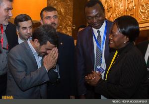  ادای احترام خاص احمدی نزاد در اجلاس مصر (عکس)