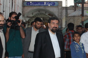تصاویری حضور محسن رضایی کاندیدای احتمالی ریاست جمهوری در بازار یزد