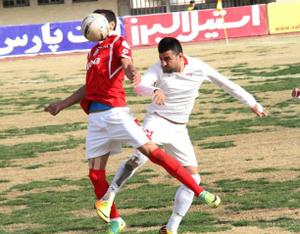 گزارش تصویری:حاشیه ها و رقابت تیمهای فوتبال فولاد یزد و گهر درود در یزد 