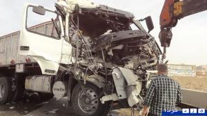 تصادف دو کامیون  در كنارگذر تفت یک کشته برجای گذاشت+تصاویر