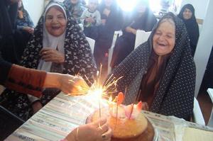 جشن تولد مادر بزرگها در مهريز + گزارش تصويري