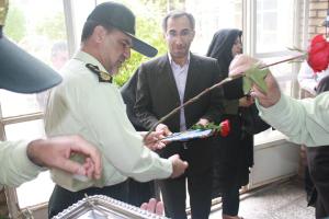 شعری از یک معلم!!!نقدی بر مراسم مشترک نیروی انتظامی و اموزش و پرورش ناحیه 2 یزد  در هفته معلم