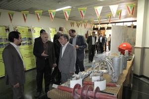 بازدید استانداریزد از نمایشگاه هفته دولت در برق منطقه ای یزد 