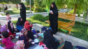 حضور اعضای دختر کتابخانه نجفی ابرکوه در پارک بانوان به مناسبت روز دختر و اجرای برنامه های فرهنگی