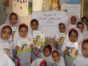 بازدید کلاس اولی ها از بخش کودک به مناسبت روز جهانی کودک در کتابخانه امام حسن مجتبی(ع)