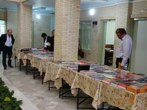 نمایشگاه کتاب در اداره کل اقتصاد و دارایی یزد پایان یافت 