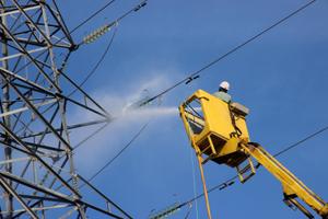 کاهش 80 درصدي حوادث شبكه با شستشوی خطوط و شبكه‌هاي انتقال و فوق توزیع برق