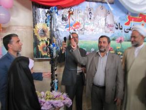 نواختن زنگ گلبانگ انقلاب در مدارس شهرستان بهاباد