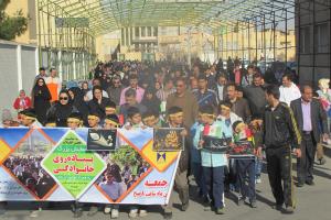 در ششمین روز از دهه مبارک فجر همایش پیاده روی خانوادگی کارکنان دانشگاه آزاد اسلامی یزد برگزار گردید 