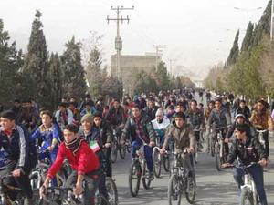 برگزاری همایش دوچرخه سواری به مناسبت دهه مبارک فجر در شهرستان مهریز