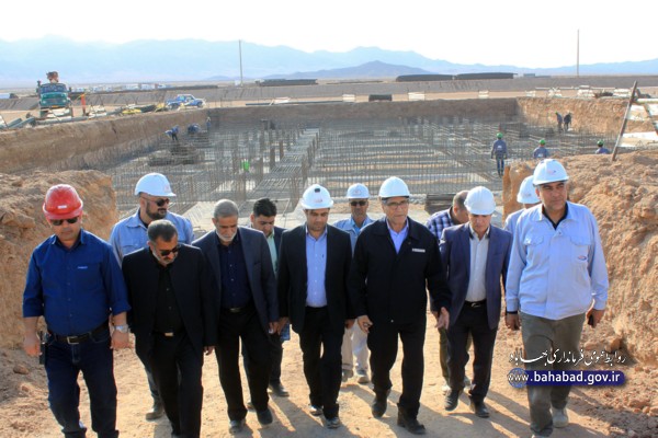 بازدید فرماندار بهاباد از روند احداث کارخانه گندله سازی بهاباد