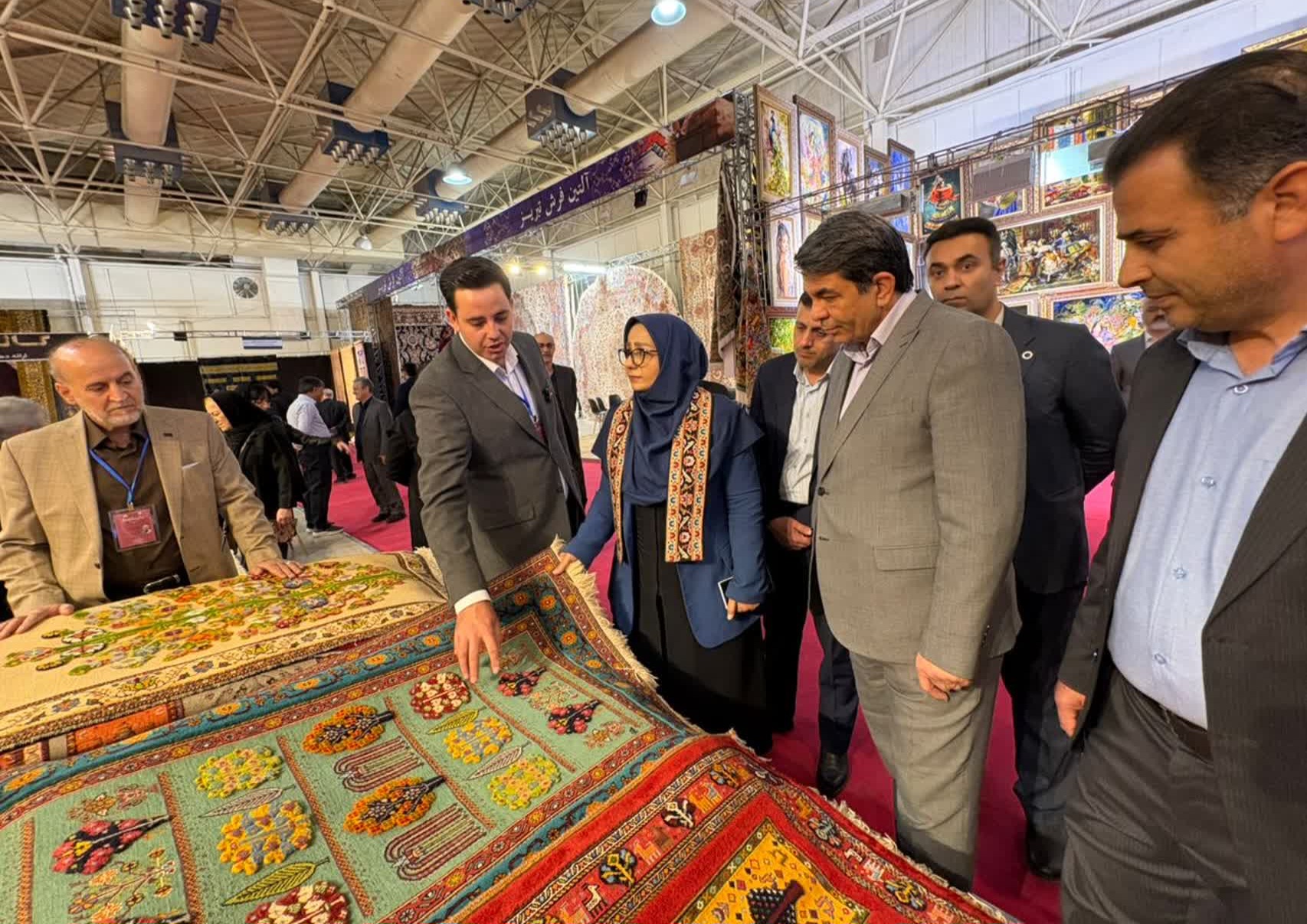 بازدید استاندار کرمان از سی‌ودومین نمایشگاه بین‌المللی فرش/ تأکید بر حمایت هدفمند از صنعت فرش استان