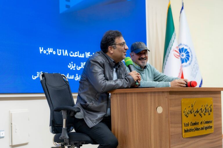 "ممنون که سیگار می‌کشید" با حضور علاقه‌مندان اکران و نقد شد
