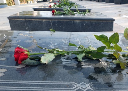 گلباران قبور مطهر شهدا در یزد