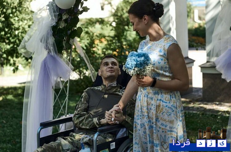 عکس:مراسم ازدواج یک سرباز مجروح ارتش اوکراین در بیمارستانی در شهر کی یف/ آسوشیتدپرس
