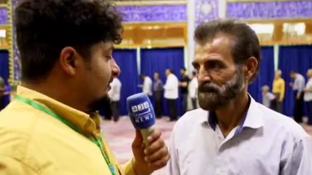 فیلم| یکی از مردمی که در صف ایستاده بود تا رای دهد از رئیس جمهور خواست مشکلات معیشت مردم حل شود تا بتوانند راحت تر زندگی کنند