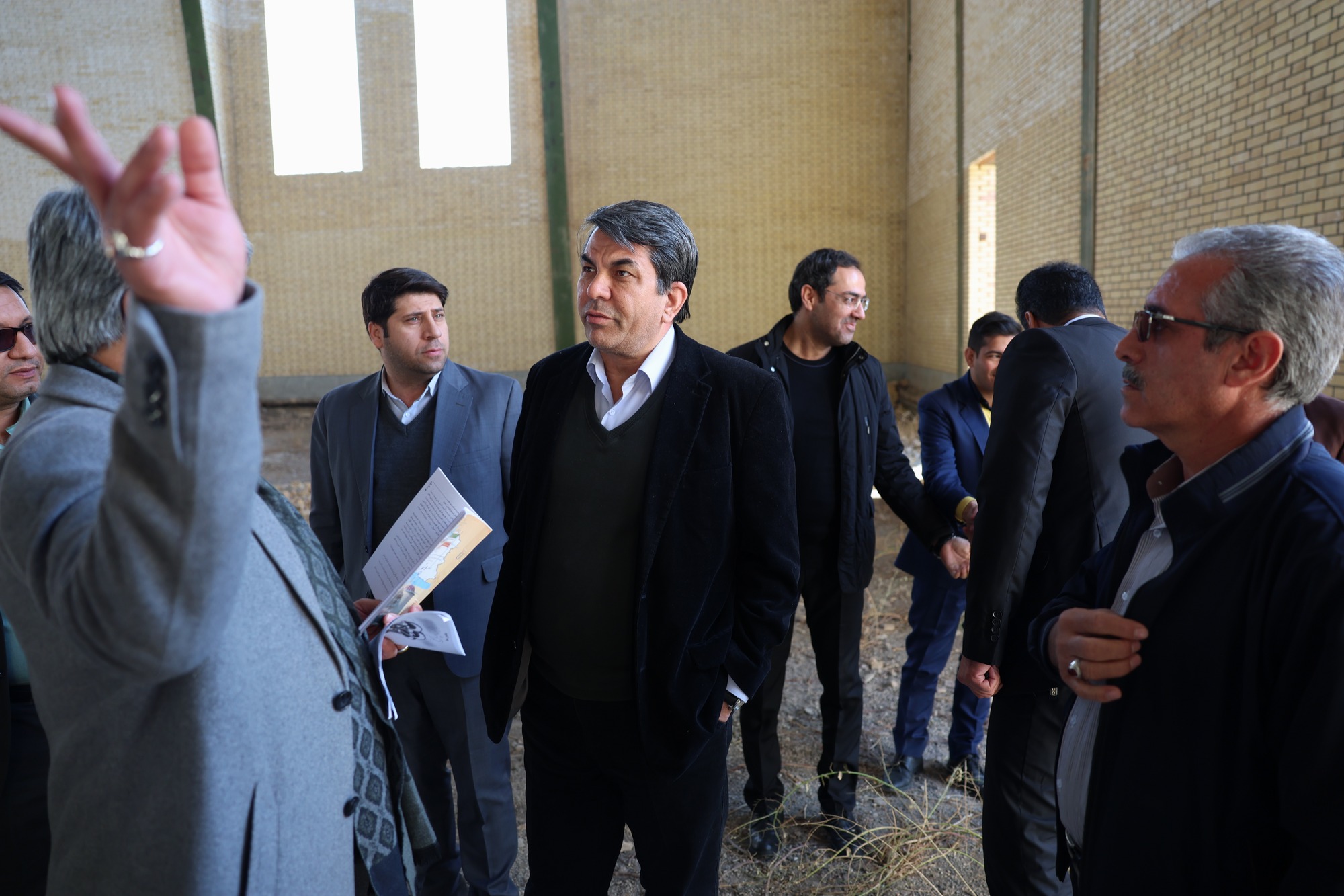 بازدید استاندار کرمان از پروژه ورزشی نیمه‌تمام با 25 سال قدمت