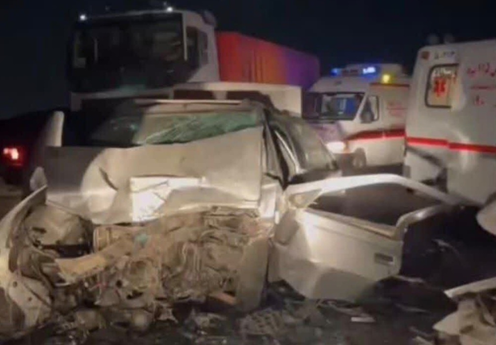 برخورد کوییک با پژو ۴۰۵ در تفت؛ انتقال ۶ مصدوم به بیمارستان