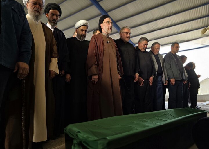 مراسم تشییع خواهر سید محمد خاتمی در اردکان یزد برگزار شد