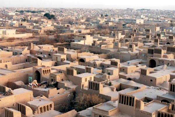 ۸ ساخت‌وساز غیرمجاز در حریم آثار تاریخی اردکان متوقف شد