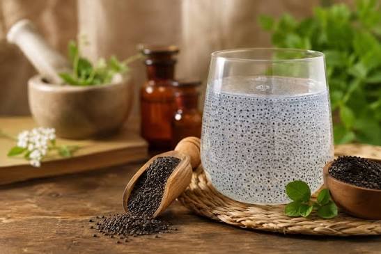 تخم شربتی تشنگی را کاهش می‌دهد، اما جایگزین آب نیست