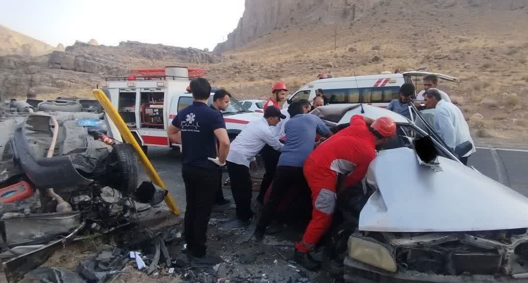 تصادف مرگبار در محور مهریز ـ تنگ‌چنار؛ ۳ نفر جان باختند