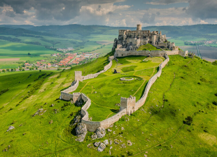 ۱۰ قلعه عظیم جهان/ غول‌های سنگی کجا هستند؟