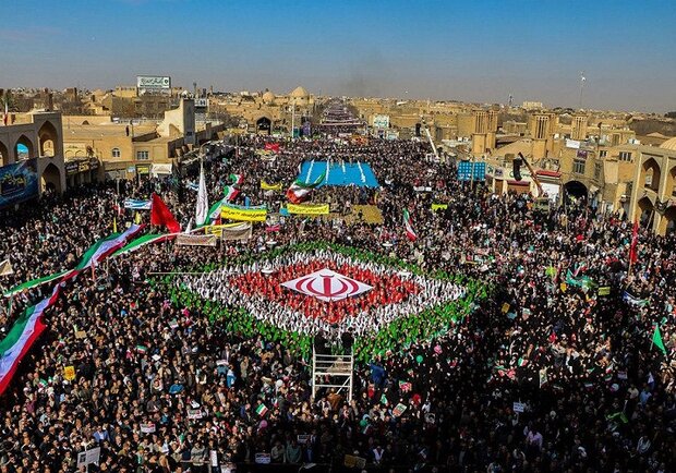 شاعران انقلابی یزد تجلیل می‌شوند/اجرای سرود مداحان در جشن انقلاب