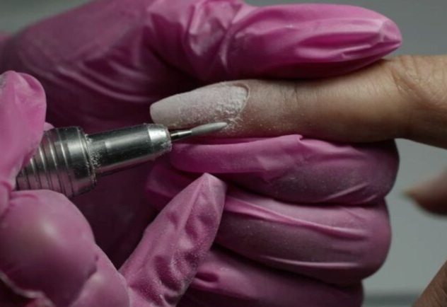 نقاشی سرطان روی ناخن‌ها!