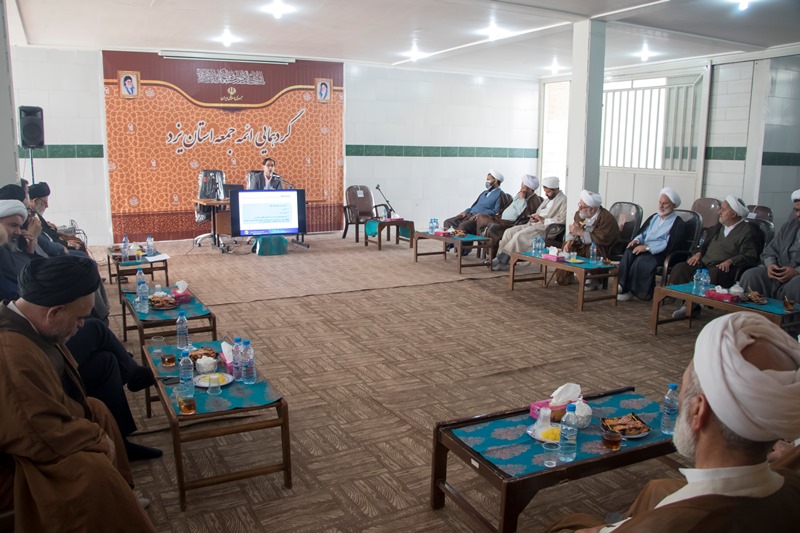 نشست هم اندیشی مدیران ارشد صنعت آب و برق استان یزد با ائمه جمعه استان