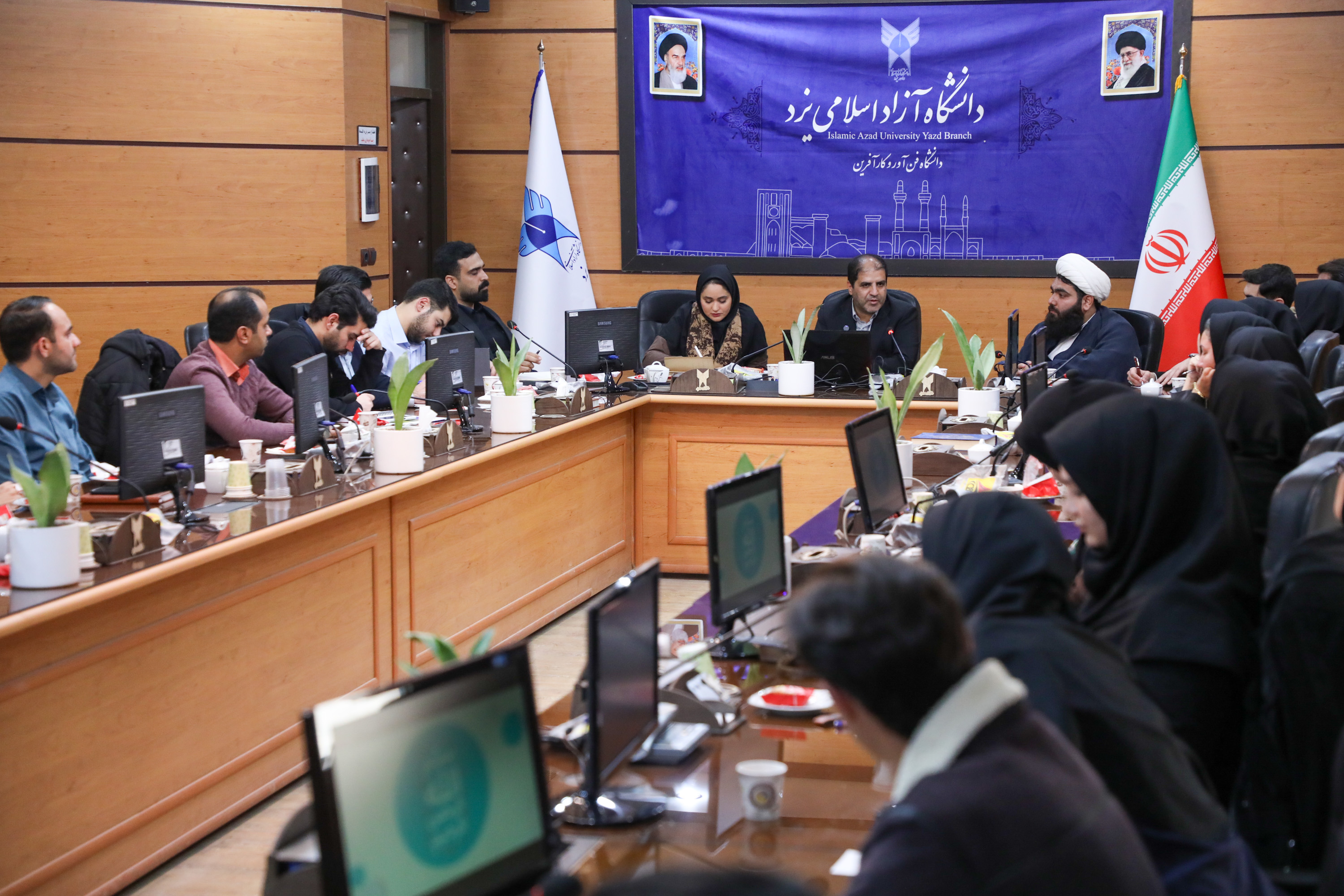 نشست معاون سیاسی استاندار یزد با دستیاران جوان استان برگزار شد