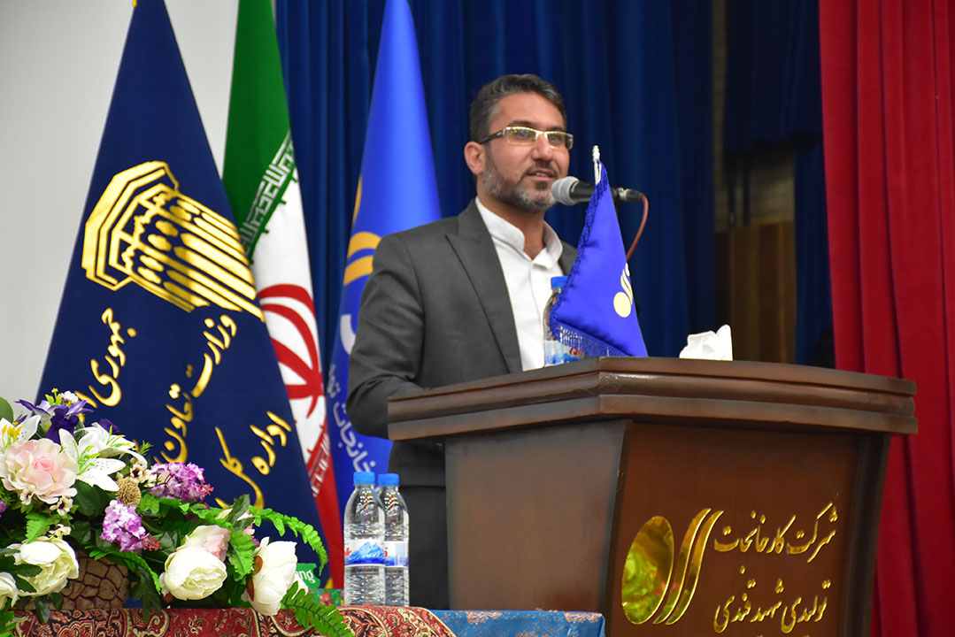 کارگران در پیروزی نهضت امام راحل نقش ویژه و حساسی داشتند