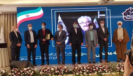 تبریک مهندس نوریان به مهندس تقی زاده  مرد سال فولاد ایران