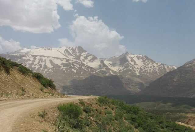 ارتفاعات استان یزد سفید می‌شود