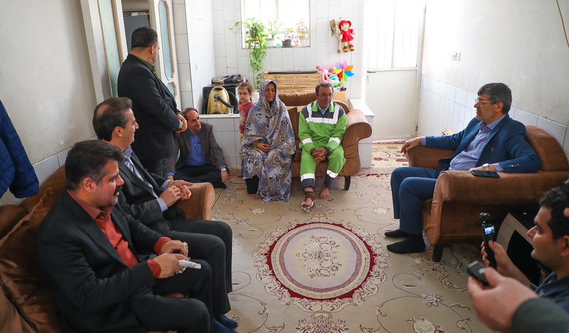 عیادت استاندار یزد از دو پاکبان آسیب دیده در پی حمله اغتشاشگران