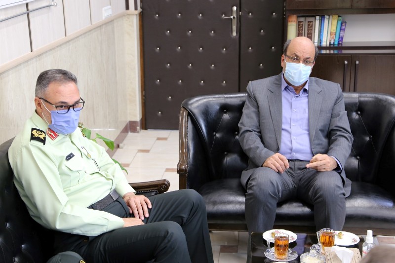 دیدار فرمانده و جمعی از فرماندهان نیروی انتطامی یزد با مدیرکل اقتصاد و دارایی استان