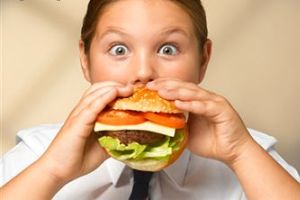  پیشگیری از چاقی از سنين زير ۱۲ سالگی شروع شود