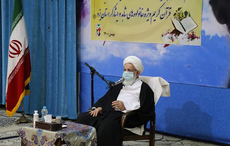 حافظان و قاریان قرآن آموزه‌های قرآنی را در جامعه نشر دهند