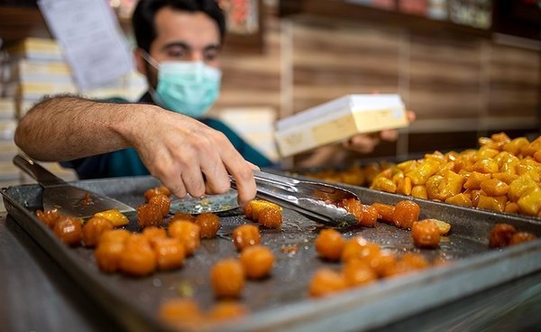 قندِ روزهداران با زولبیا و بامیه، ۴۹۰ هزار تومانی بیشتر میافتد قندِ روزهداران با زولبیا و بامیه، ۴۹۰ هزار تومانی بیشتر میافتد