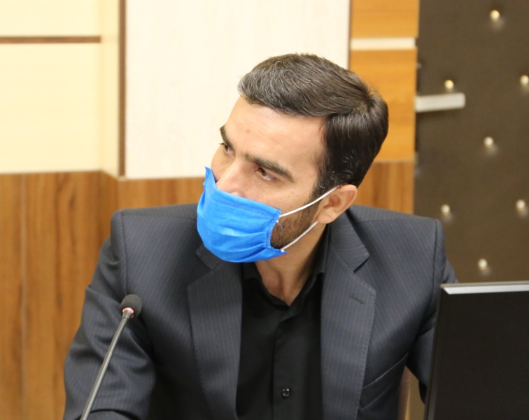 برخی کالاهای قاچاق مکشوفه را  به ارگان های حمایتی و موسسات خیریه تحویل می دهیم